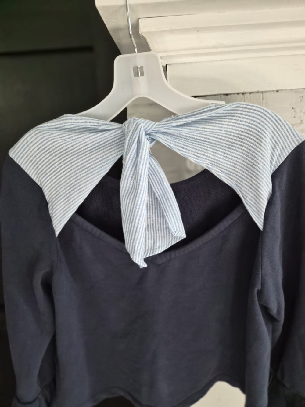 NWOT | Mauve | Navy Blue Cropped Top with Back Pinstriped Tie | Size Small - Picture 10 of 10
